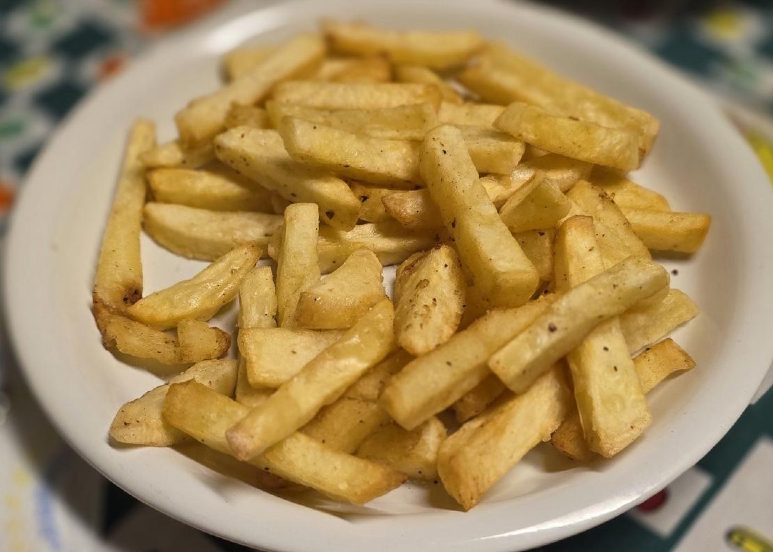 A plate of French fries.
