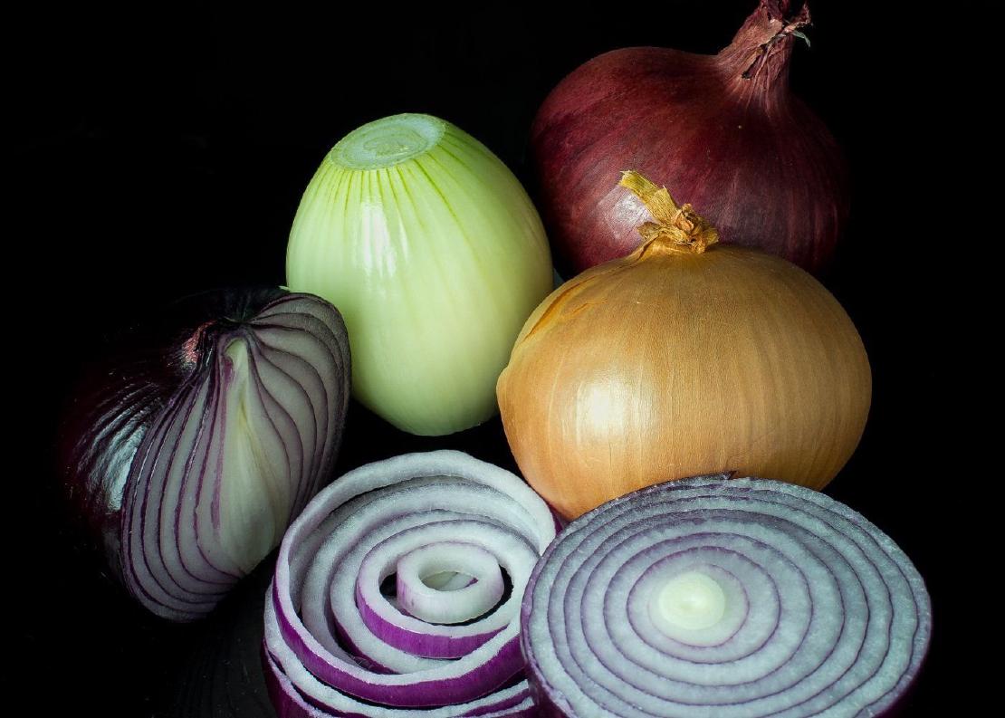 An assortment of different kinds of onions.